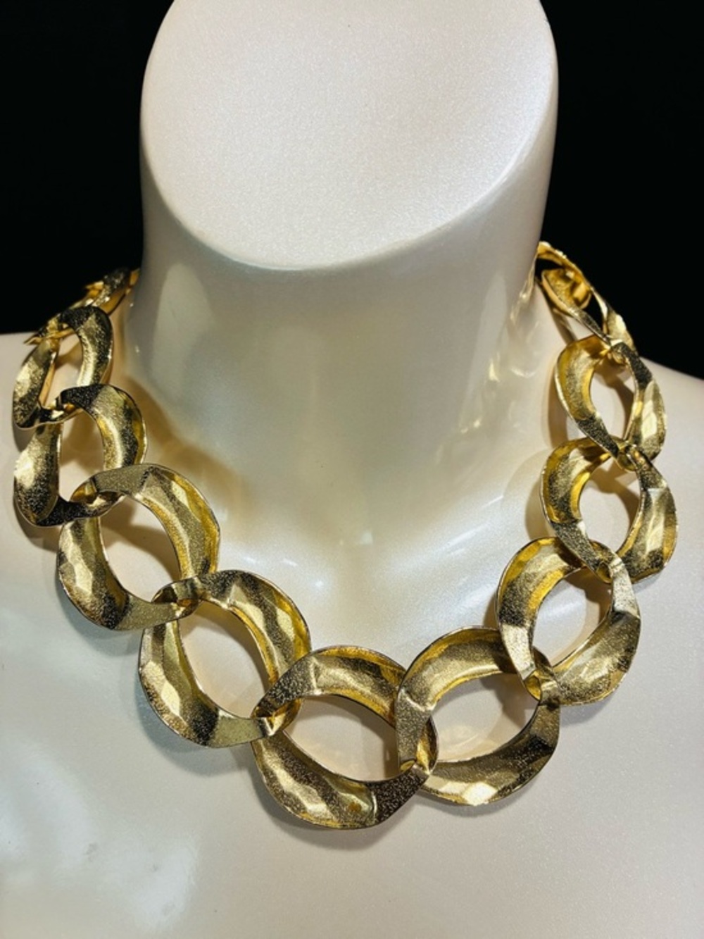 VTG Classic Chunky Polished Gold Link Statement Necklace Lightweight Casual EUC